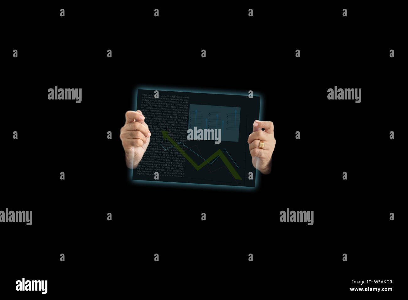 Mano della persona che mostra il grafico a linee Foto Stock