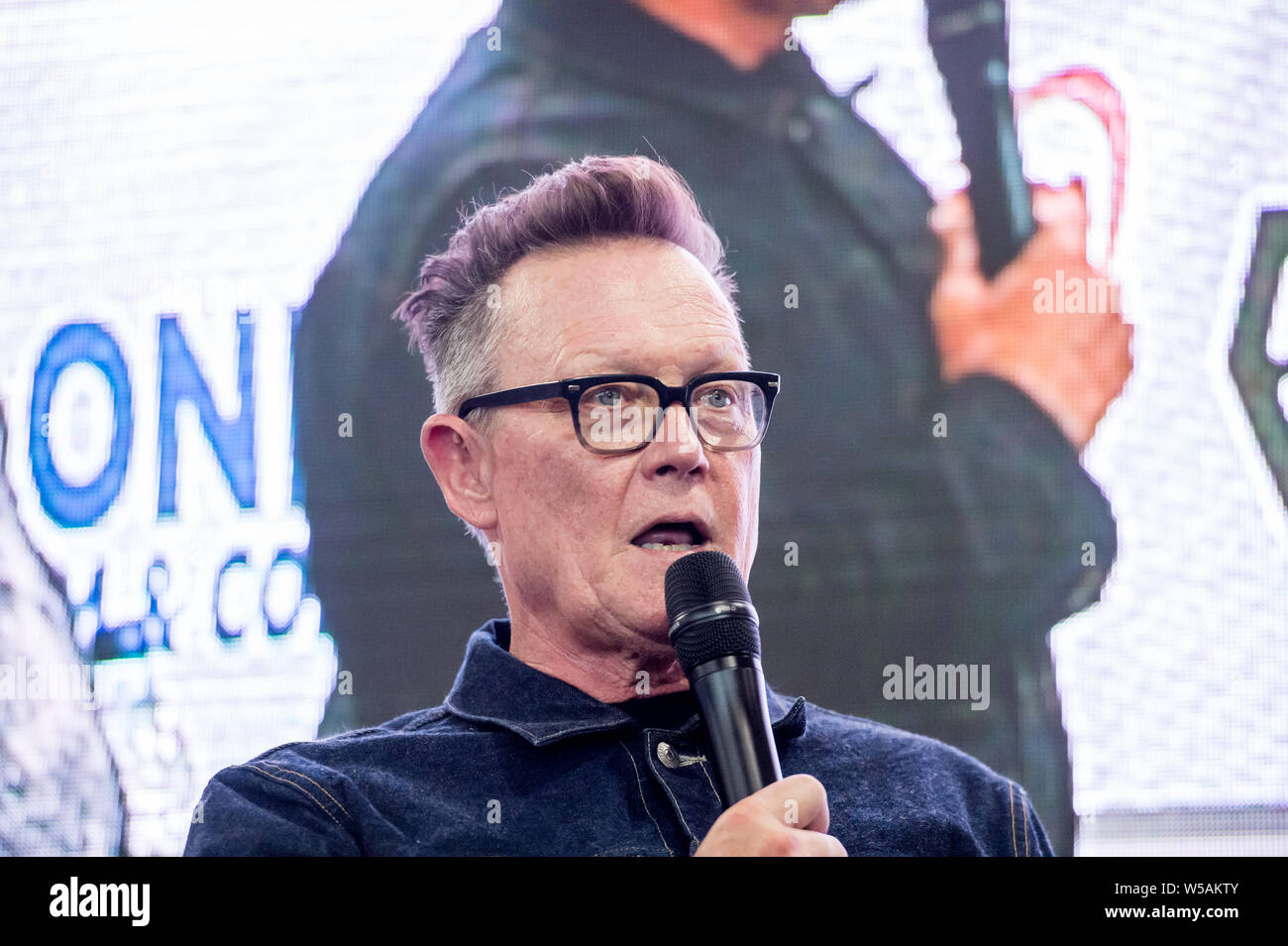 Londra - Luglio 27, 2019: Attore americano Robert Patrick (Terminator 2, X-Files) parla al pubblico durante il London Film & Fumetto Con 2019 presso il Centro Espositivo di Olympia, Hammersmith. Solo uso editoriale Foto Stock