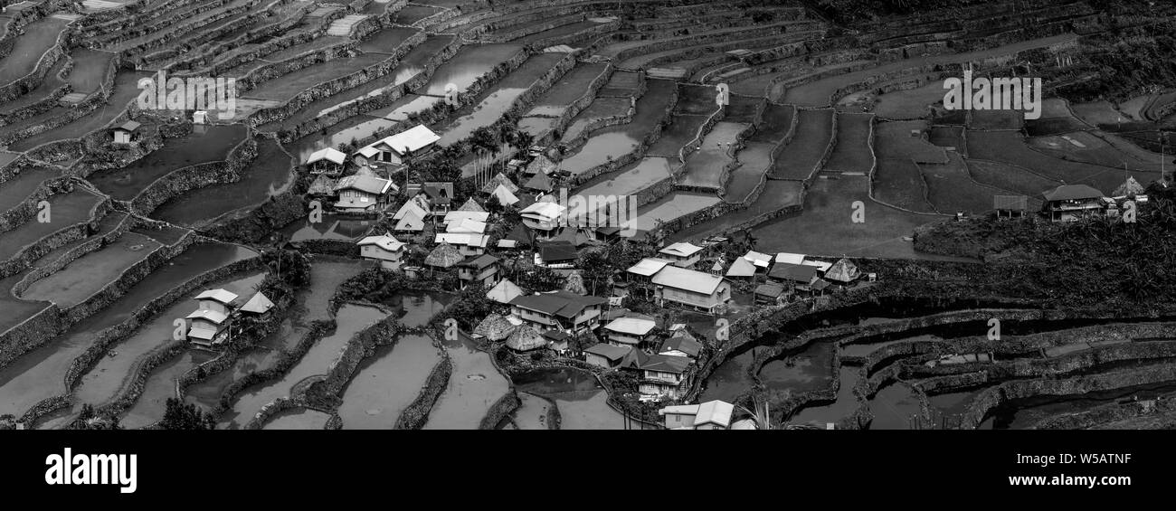 Una vista del villaggio di Batad e dintorni terrazze di riso di Banaue Area, Luzon, Filippine Foto Stock