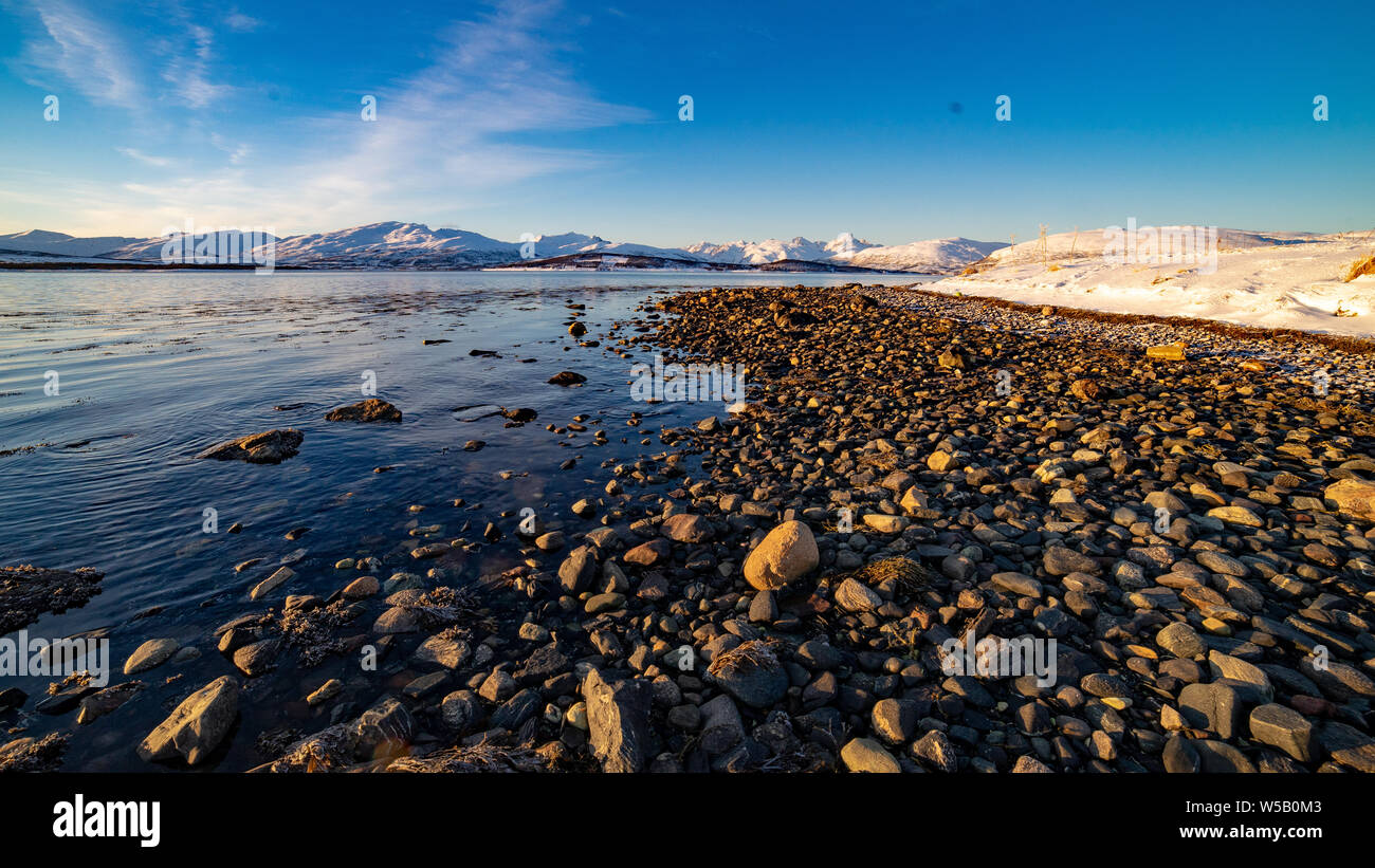Strand, von Sudspissen, in, Tromsö, Norwegen, Fjord und Berge Foto Stock
