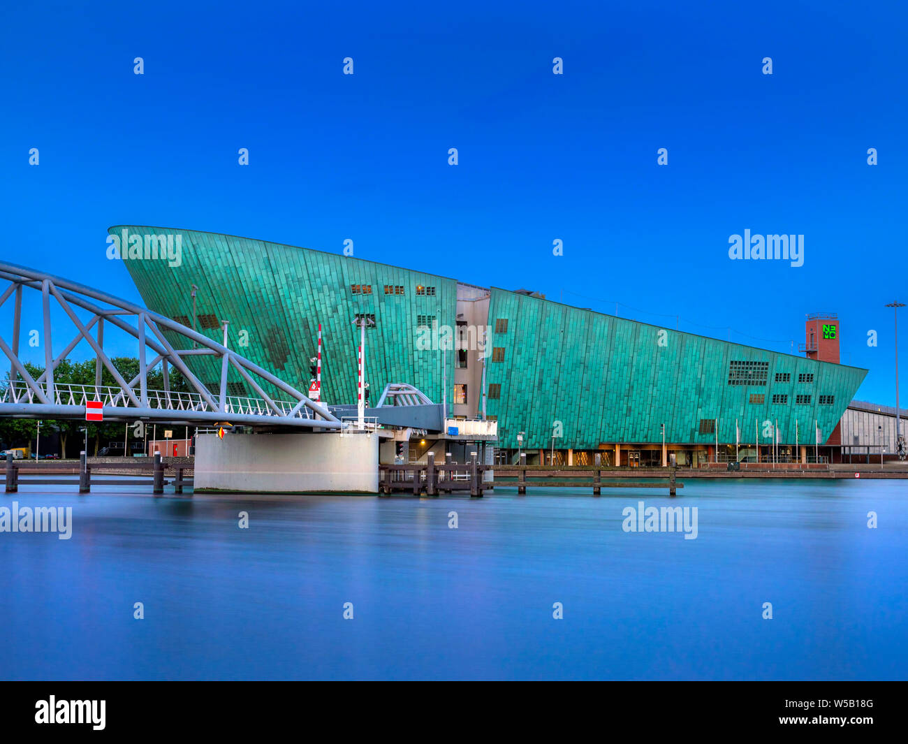 NEMO Science Museum di Amsterdam a Oosterdok Kai, Amsterdam, Olanda Settentrionale, Olanda Settentrionale, Paesi Bassi, Europa Foto Stock