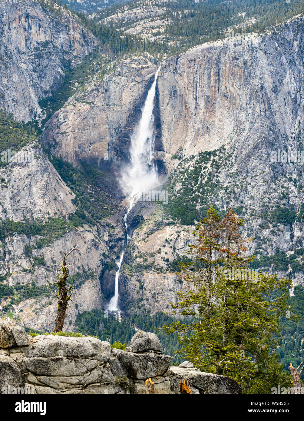 Vista aerea di Upper e Lower Yosemite Falls, del Parco Nazionale Yosemite in California Foto Stock