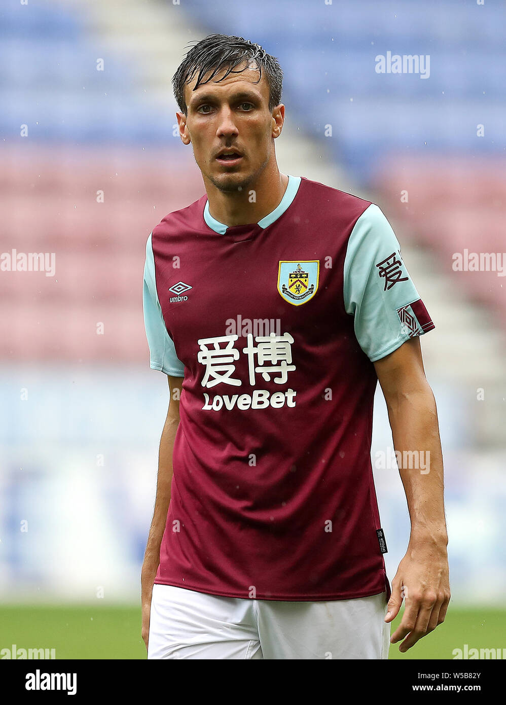 Burnley Jack del sughero in azione contro il Wigan Athletic, durante la pre-stagione amichevole al DW Stadium, Wigan. Foto Stock