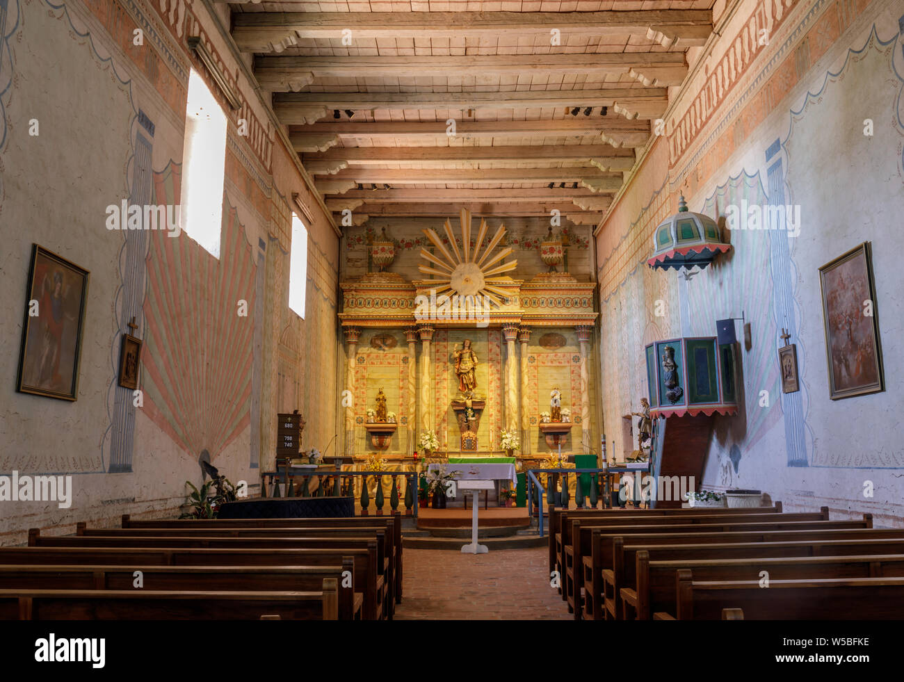 San Miguel, California - Luglio 20, 2019: Interno della chiesa della Missione di San Miguel Arcángel. Foto Stock