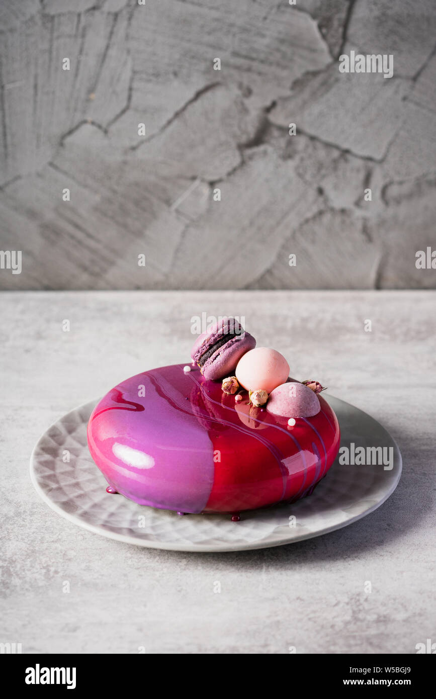 Formaggio rosa torta decorata da amaretti Foto Stock