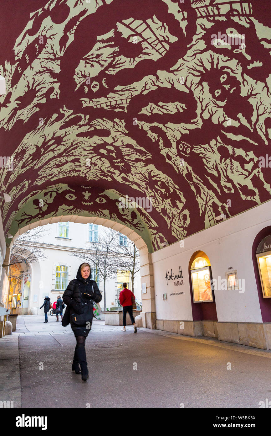 Vista interna del Museums Quartier.Museums Quartier di Vienna è il più grande complesso museale che si concentra sul XIX secolo di arte contemporanea di Vienna Foto Stock