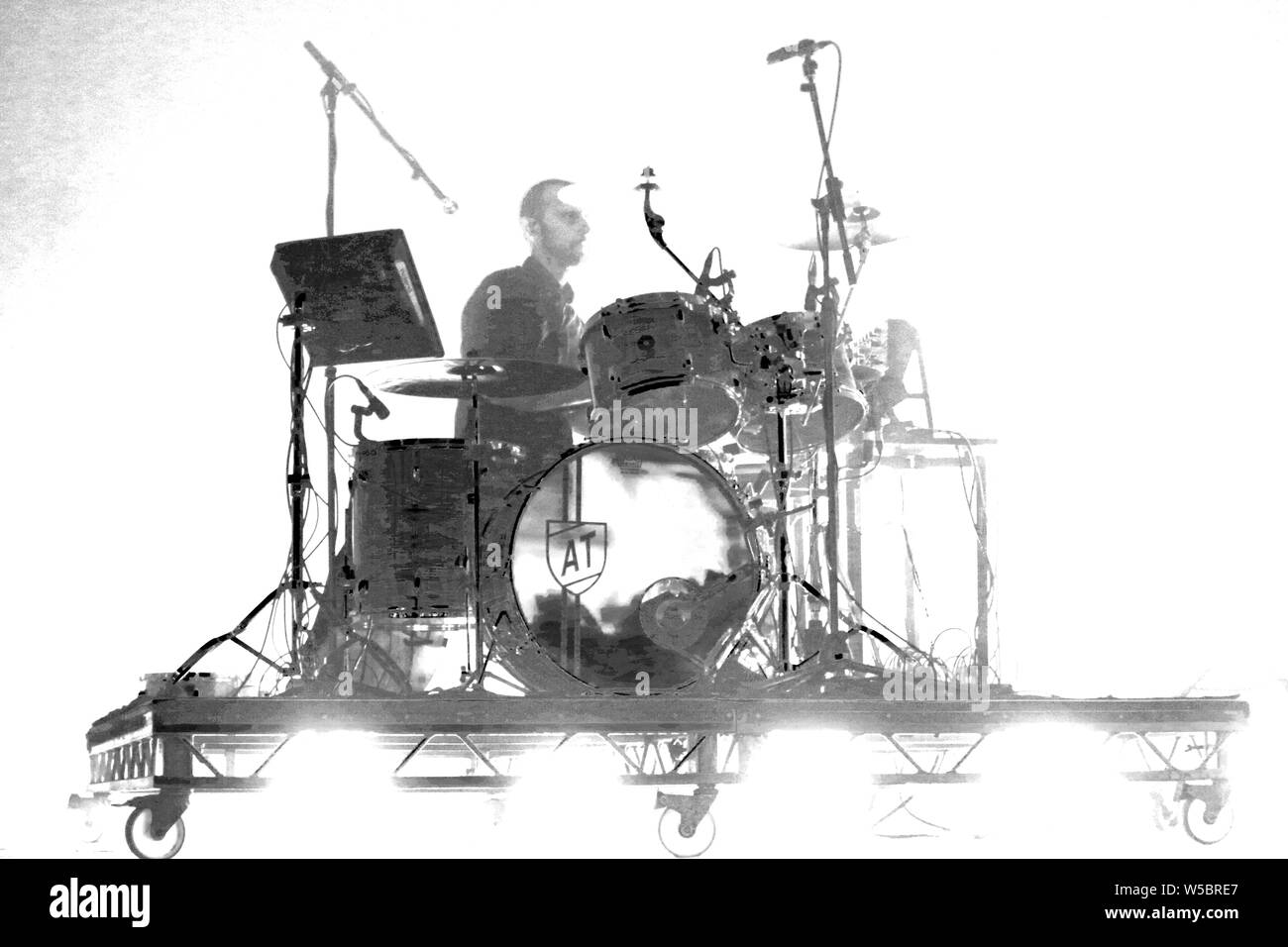 Anna Calvi in primo piano il sabato notte in questo anni Womad Festival a Charlton Park Wiltshire. Foto Stock