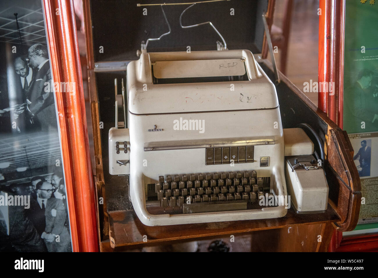 Una vecchia macchina da scrivere di Siemens, Ankober, Etiopia Foto Stock
