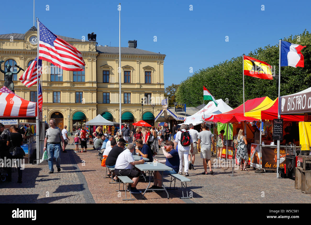 Karlstad, Svezia - 26 Luglio 2019: International Food evento con la rappresentanza dei countrys intorno al mondo ospitato presso la piazza della città. Foto Stock