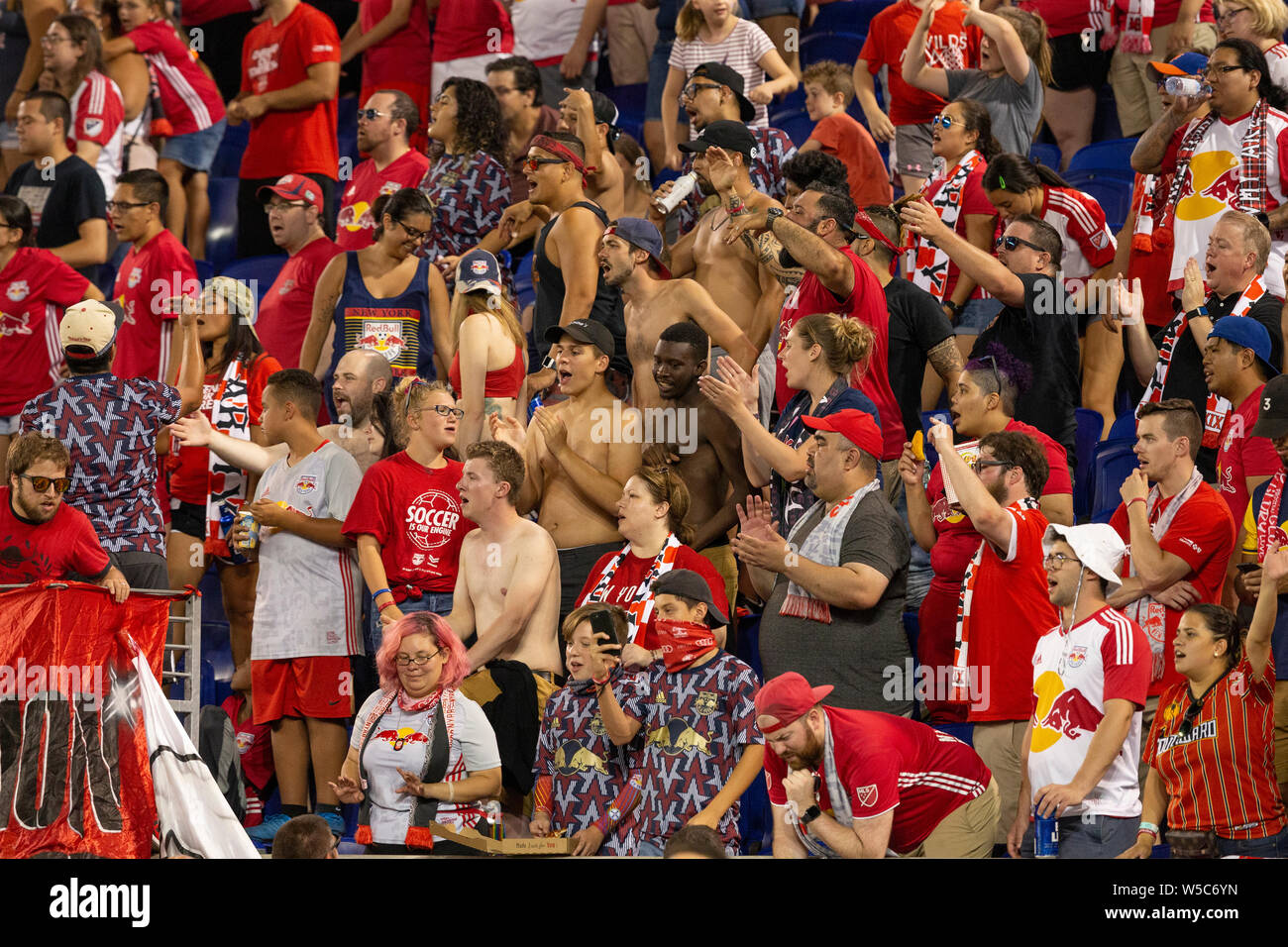 Harrison, NJ - Luglio 27, 2019: i fan di Red Bulls support team durante il normale gioco MLS contro Columbus Crew SC al Red Bull Arena Foto Stock