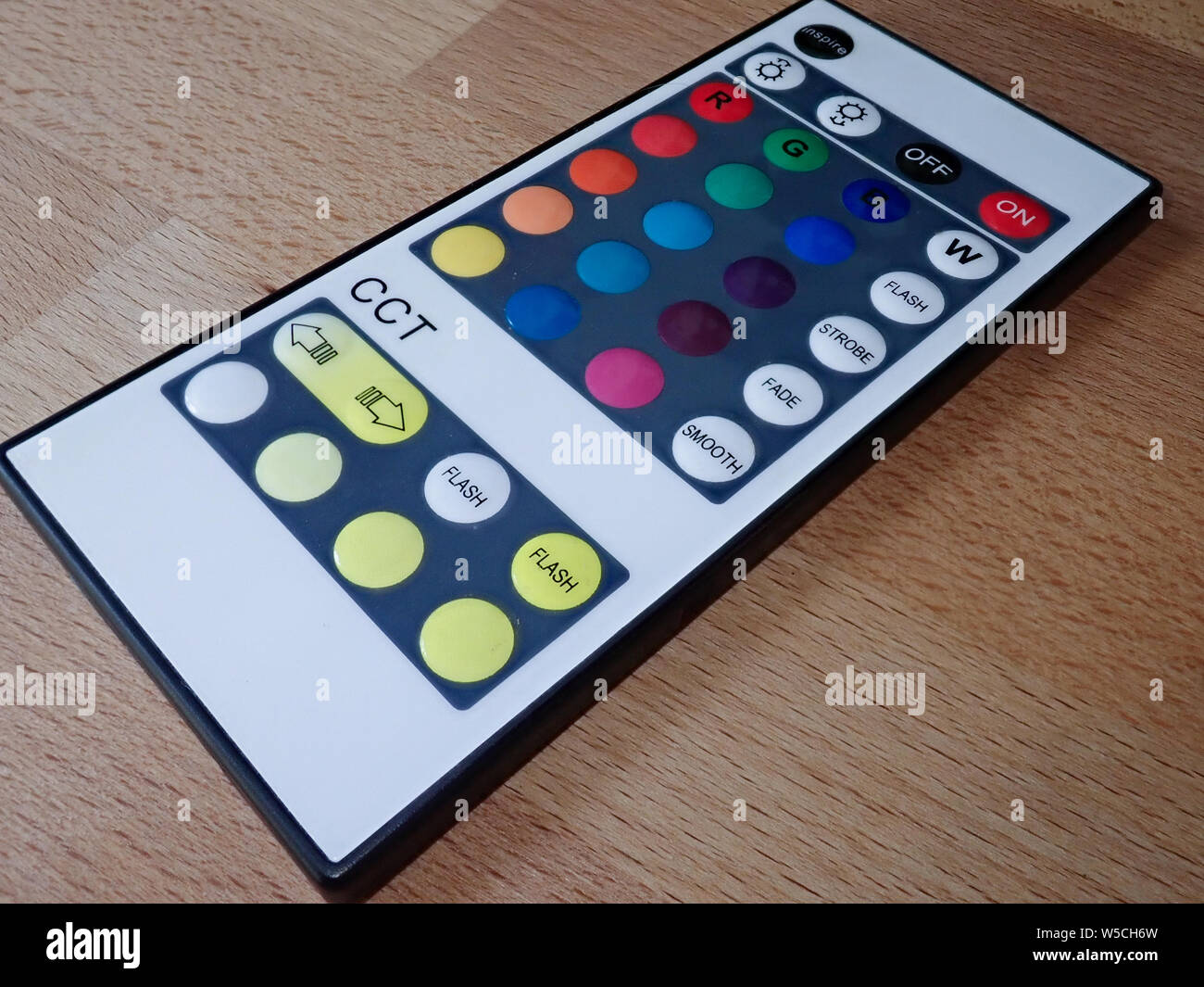 Led RGB controller remoto rivolta verso la striscia di led Foto Stock