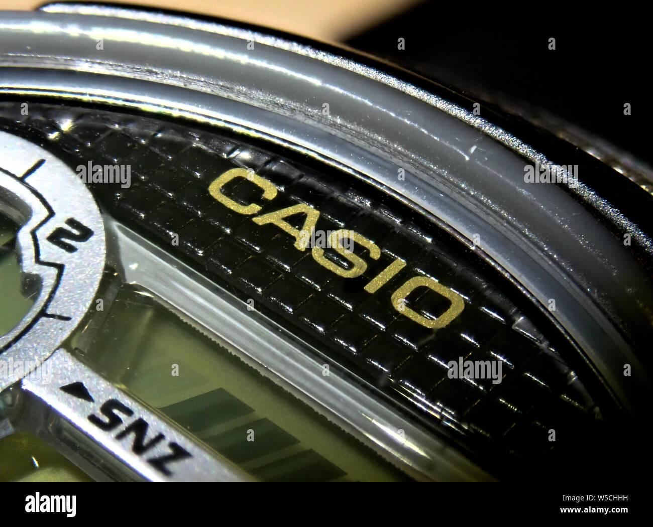 Macro di un Casio impermeabile e antiurto guarda con il focus sul Logo Casio  Foto stock - Alamy