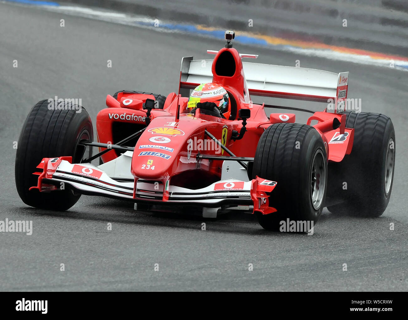 Hockenheim, Germania. 28 Luglio, 2019. Motorsport: il Campionato del Mondo di Formula 1, il Gran Premio di Germania. Formula 2 driver Mick Schumacher aziona il padre della Ferrari F2004 race car attraverso la pista. Credito: Uli Deck/dpa/Alamy Live News Foto Stock