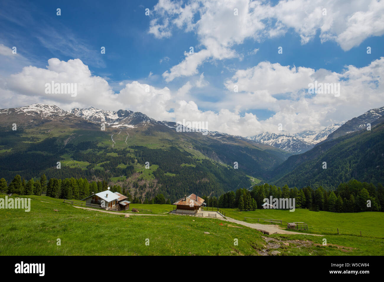 Vista dal Passo Gavia, un valico alpino del sud delle Alpi Retiche, segna il confine amministrativo tra le province di Sondrio e Brescia Foto Stock