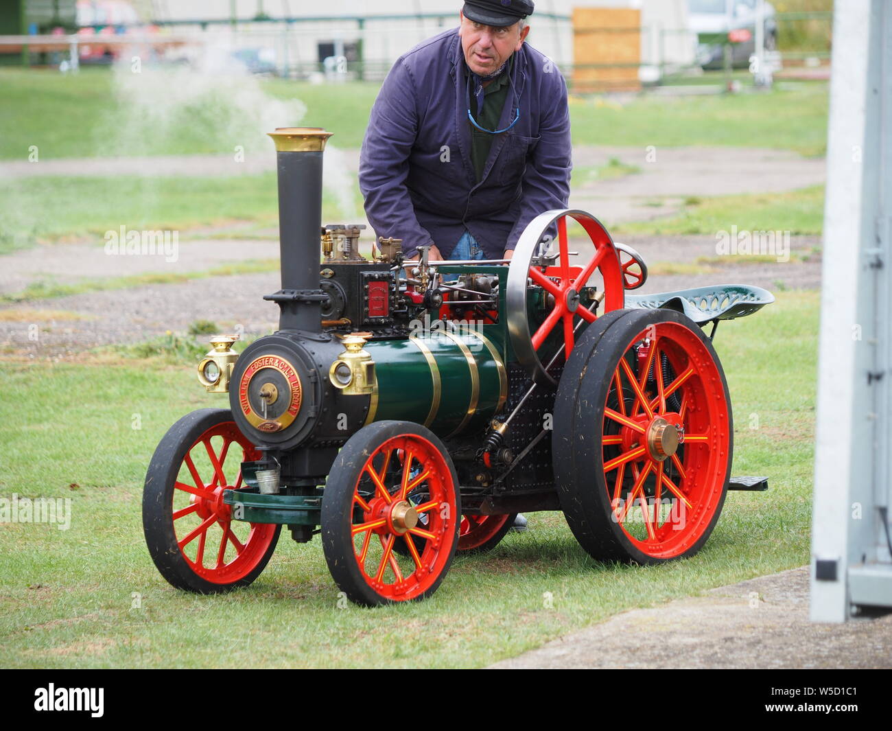 Sheerness, Kent, Regno Unito. 28 Luglio, 2019. Miniatura Sheppey Engineering e il modello di società detenute una miniatura con trazione a vapore open day questo weekend a loro via a Barton del punto in Sheerness, Kent sul grigio di un weekend. Credito: James Bell/Alamy Live News Foto Stock