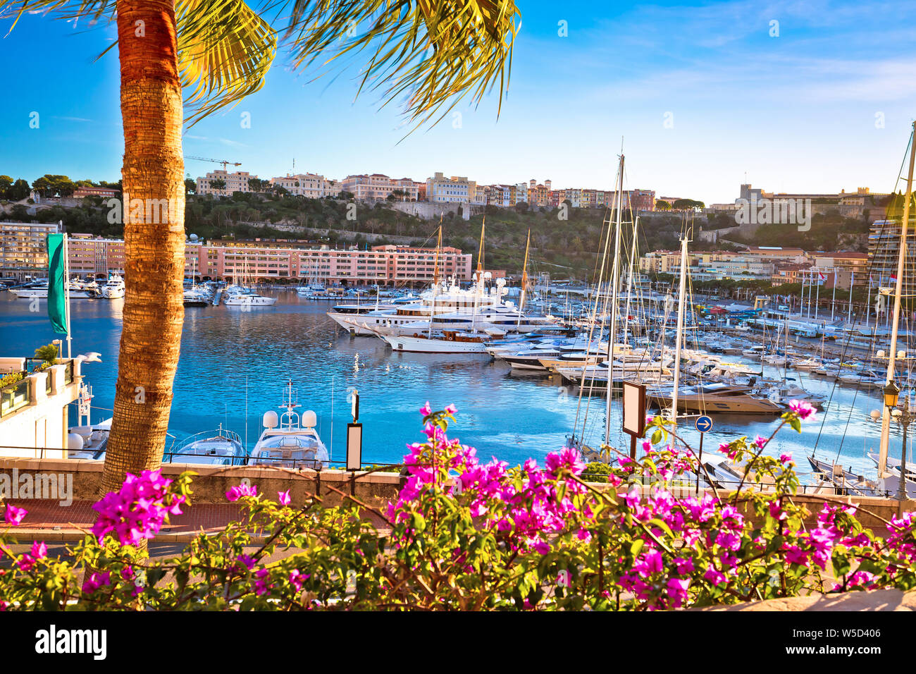 Monte Carlo yachting harbour e vista mare e Principato di Monaco Foto Stock