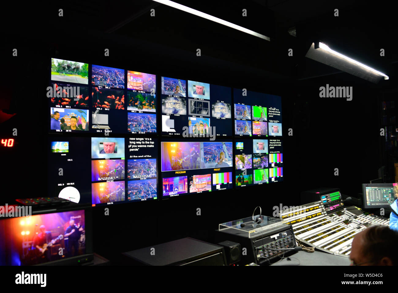 Studio televisivo di produzione sala di controllo Foto Stock