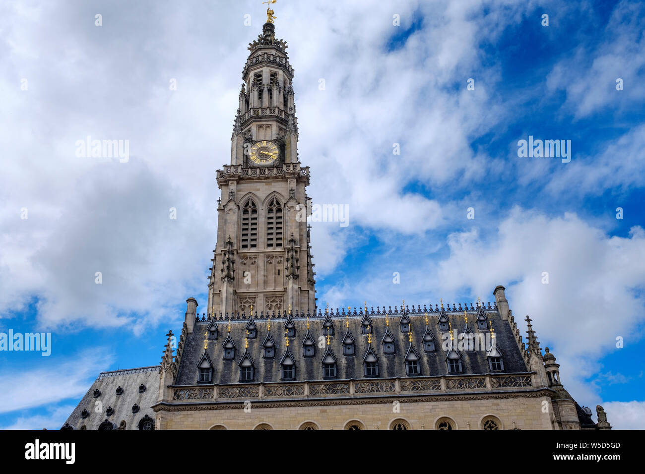 Piazza degli Eroi (Place des Héros) nel centro di Arras, Francia Foto Stock