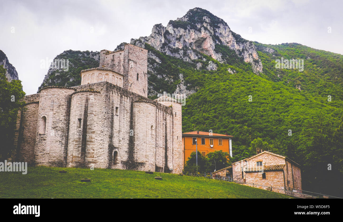 Abbazia di montagna di San Vittore in regione Marche - Italia Foto Stock