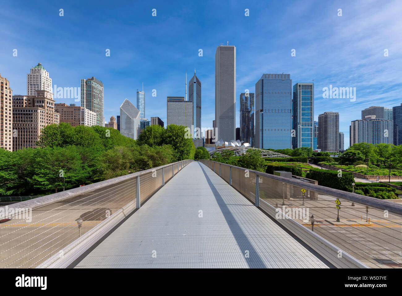 Chicago Downtown skyline al giorno d'estate e di sole Foto Stock
