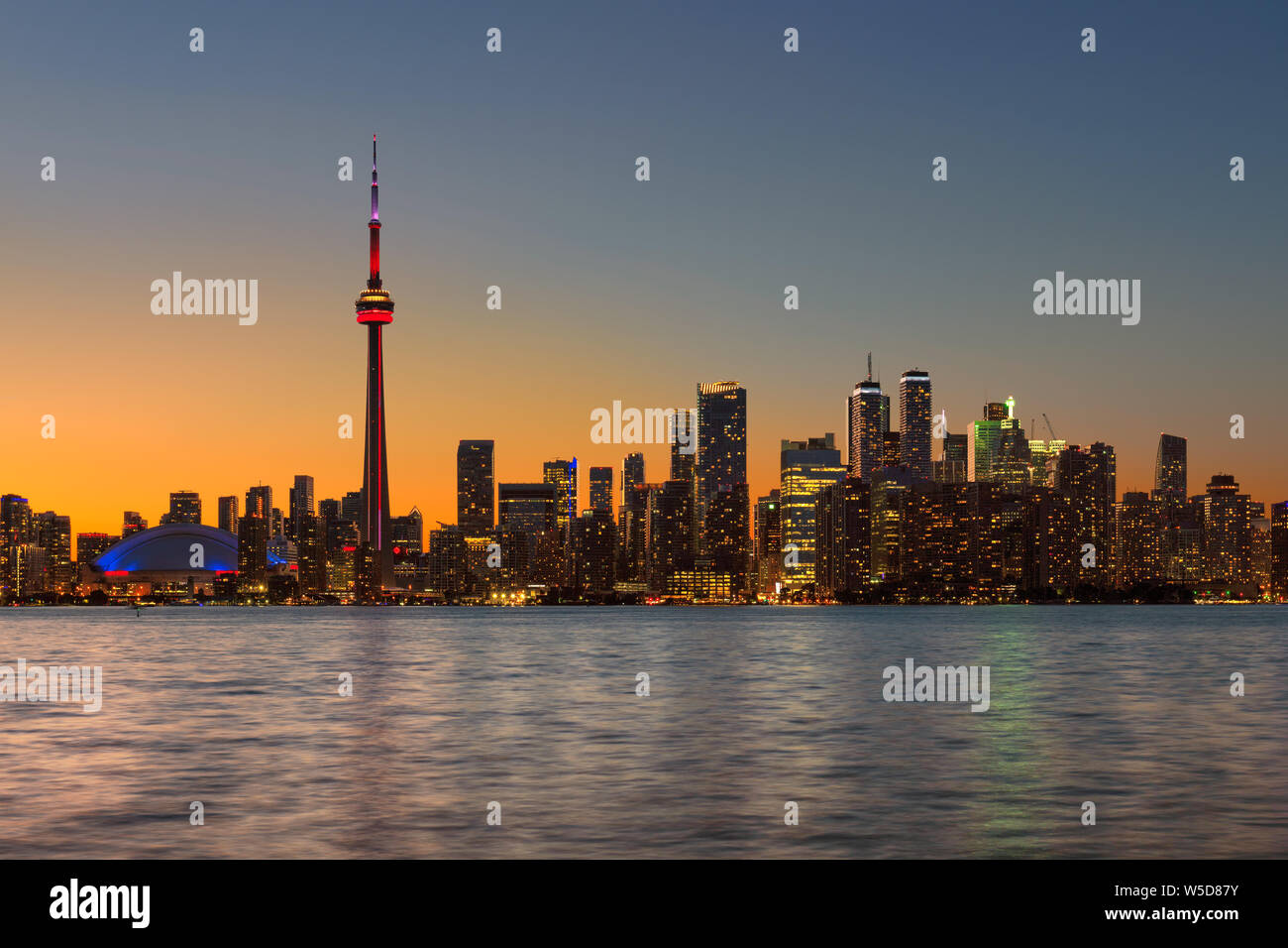 Toronto skyline della citta' al tramonto estivo a Toronto, Ontario, Canada. Foto Stock