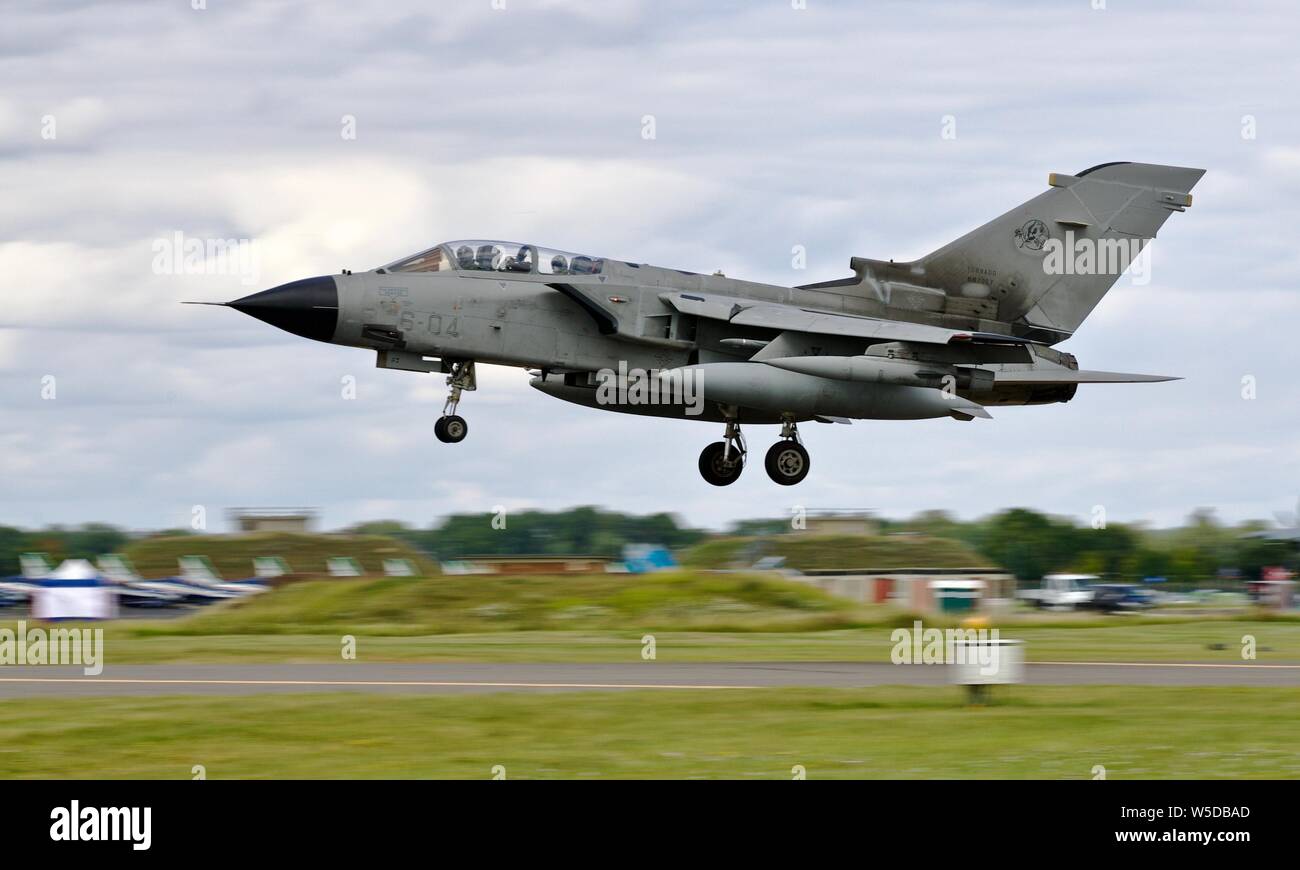 Forza Aerea Italiana A-200 Panavia Tornado in atterraggio a RAF Fairford per il 2019 Royal International Air Tattoo Foto Stock
