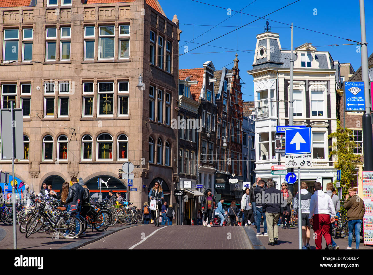 La street view di Amsterdam, Paesi Bassi Foto Stock