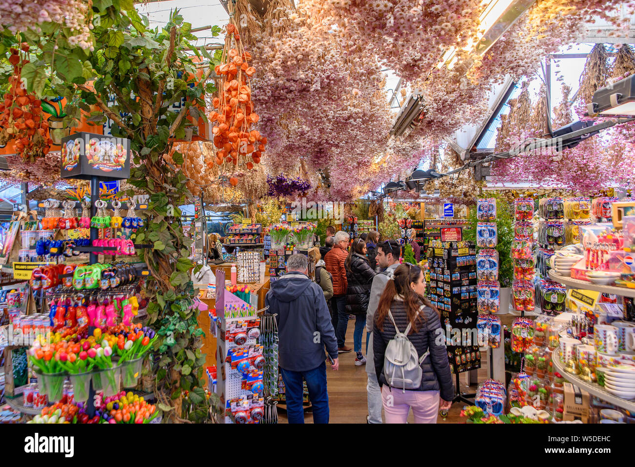 Bloemenmarkt, il mercato dei fiori galleggiante di Amsterdam, Paesi Bassi Foto Stock