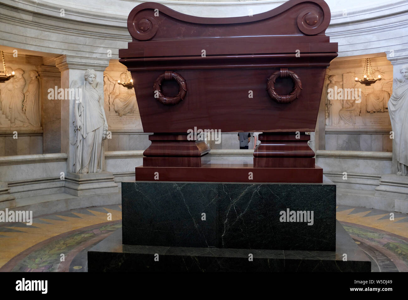 Tomba di Napoleone Bonaparte a Les Invalides, Parigi, Francia Foto Stock