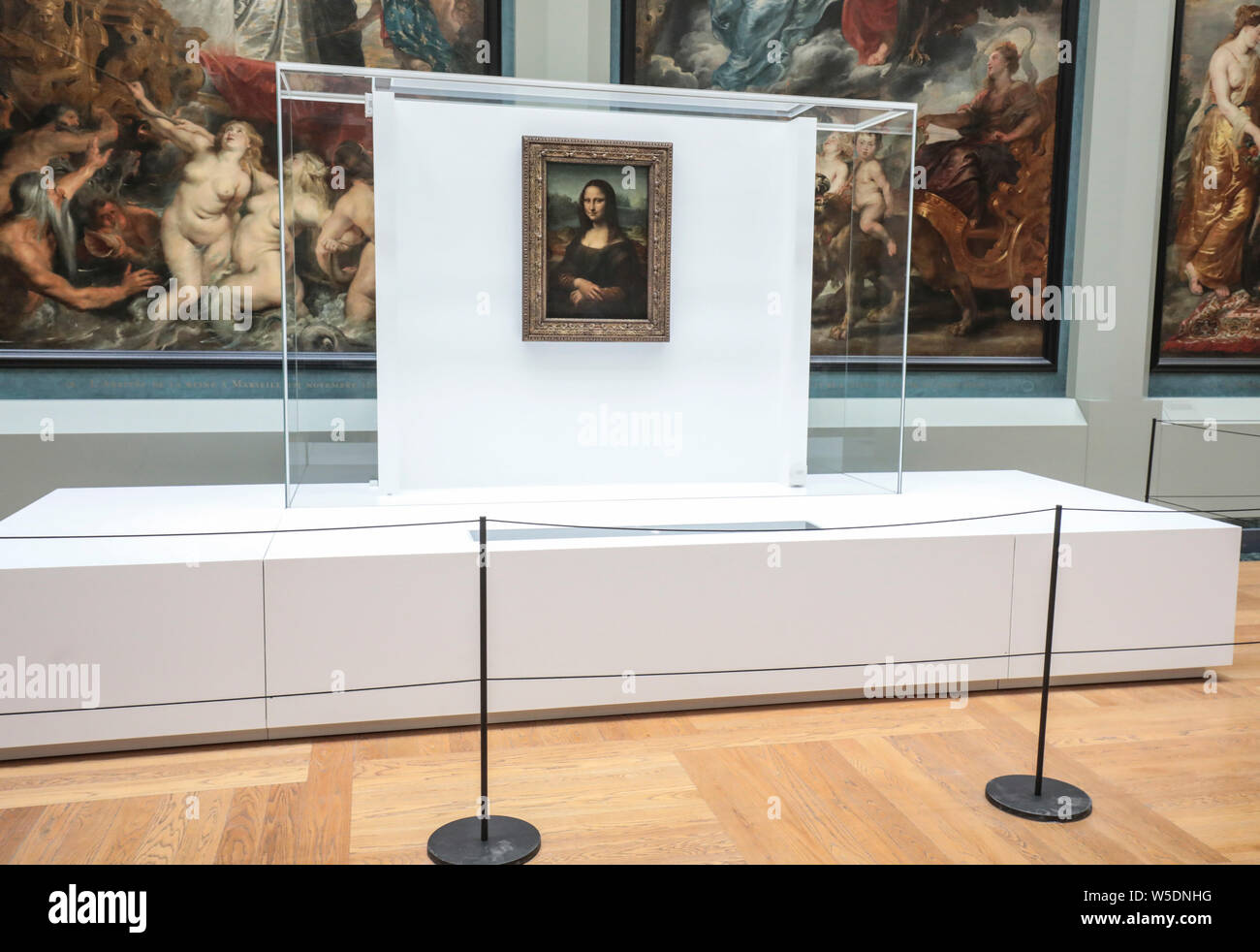 La Mona Lisa temporaneamente sul display nella Galerie MEDICIS Foto Stock
