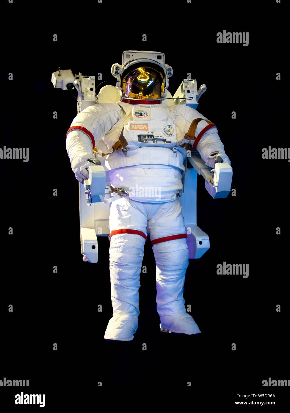 TITUSVILLE, FLORIDA - Agosto 22, 2018: Kennedy Space Center. Astronauta tuta con il NASA extravehicular mobility unità utilizzati nel programma Space Shuttle un Foto Stock