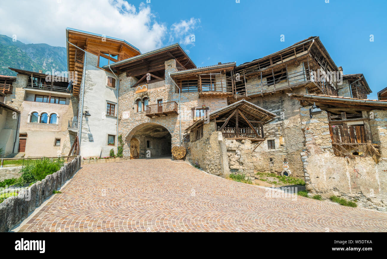 Il villaggio pictiresque di rango, in provincia di Trento, Trentino Alto Adige, Italia. Foto Stock