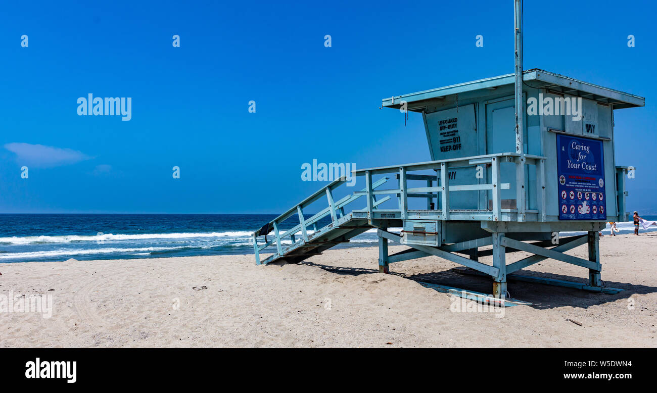 California USA. Maggio 30, 2019. Bagnino capanna sulla spiaggia di Venezia. Fascia costiera sull'oceano pacifico di Los Angeles. Il blu del cielo e del mare, spazio di copia Foto Stock