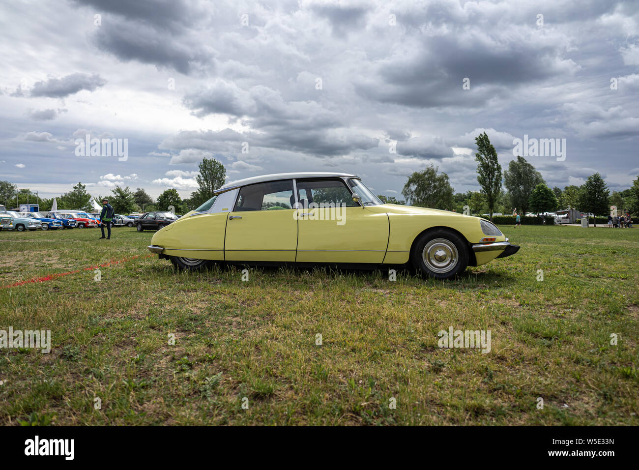 PAAREN IM GLIEN, Germania - Giugno 08, 2019: Executive auto Citroen DS. Die Oldtimer Show 2019. Foto Stock