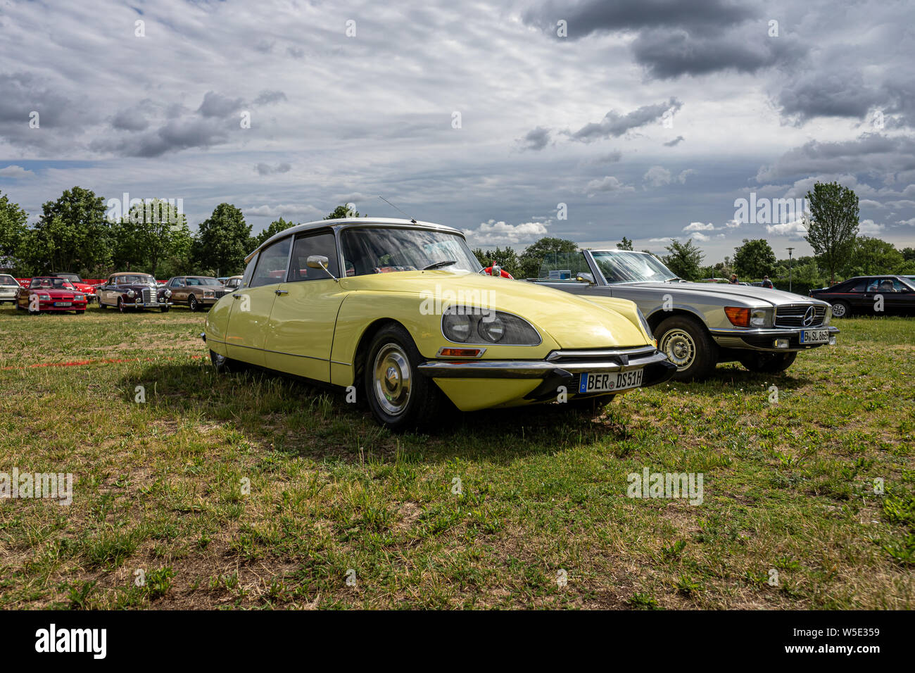 PAAREN IM GLIEN, Germania - Giugno 08, 2019: Executive auto Citroen DS. Die Oldtimer Show 2019. Foto Stock