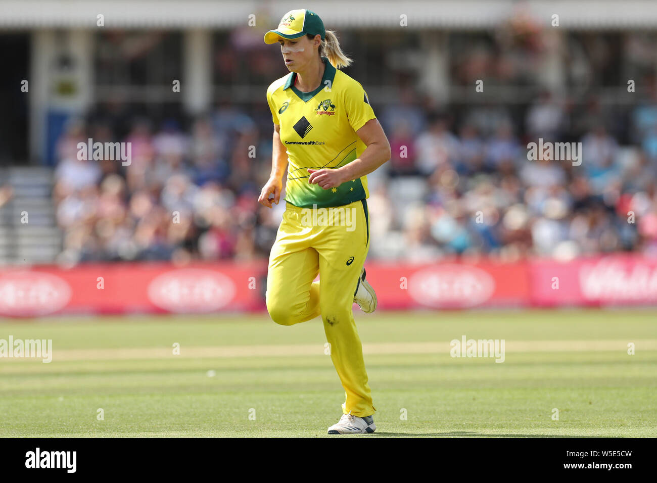 Hove, Inghilterra 28 luglio Australia Ellyse Perry durante le ceneri match tra Inghilterra e Australia al 1° Central County Ground, Hove domenica 28 luglio 2019. (Credit: Jon Bromley | MI News) Credito: MI News & Sport /Alamy Live News Foto Stock