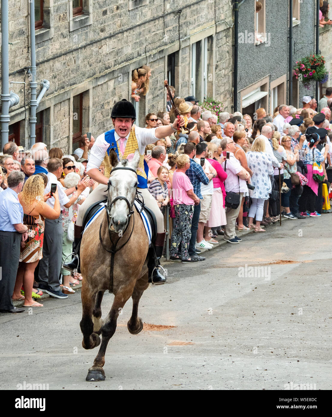 Langholm, Dumfries and Galloway, Scotland, Regno Unito. Il 26 luglio 2019. Il Comune Langholm equitazione, evento annuale che si tiene l'ultimo venerdì di luglio. Foto Stock