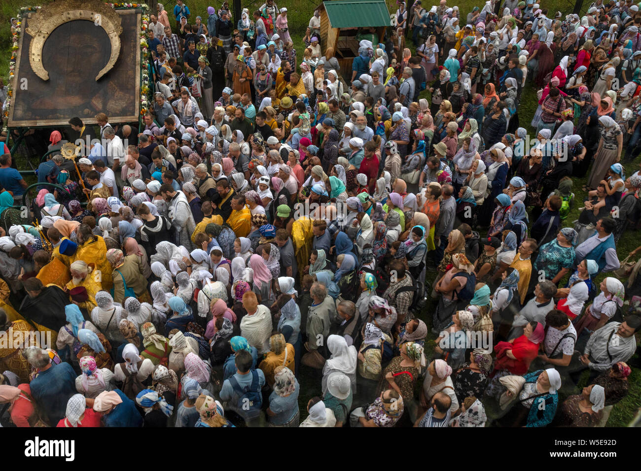 Città Tutaev, Yaroslavl Regione, la Russia. 28th, luglio 2019 i partecipanti nella grande processione con l'icona del tutto misericordioso Salvatore nella città Tutaev (precedentemente chiamato Romanov-Borisoglebsk), Yaroslavl Regione, Russia Foto Stock