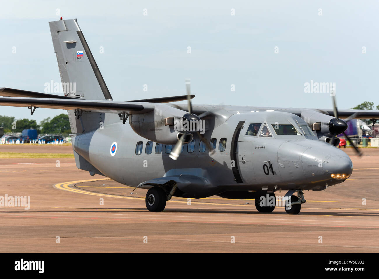 Lo sloveno Air Force e di difesa aerea sia L-410 Turbolet twin-motore trasporto aereo, fabbricato da ceco del costruttore di aeromobili Let Kunovice Foto Stock