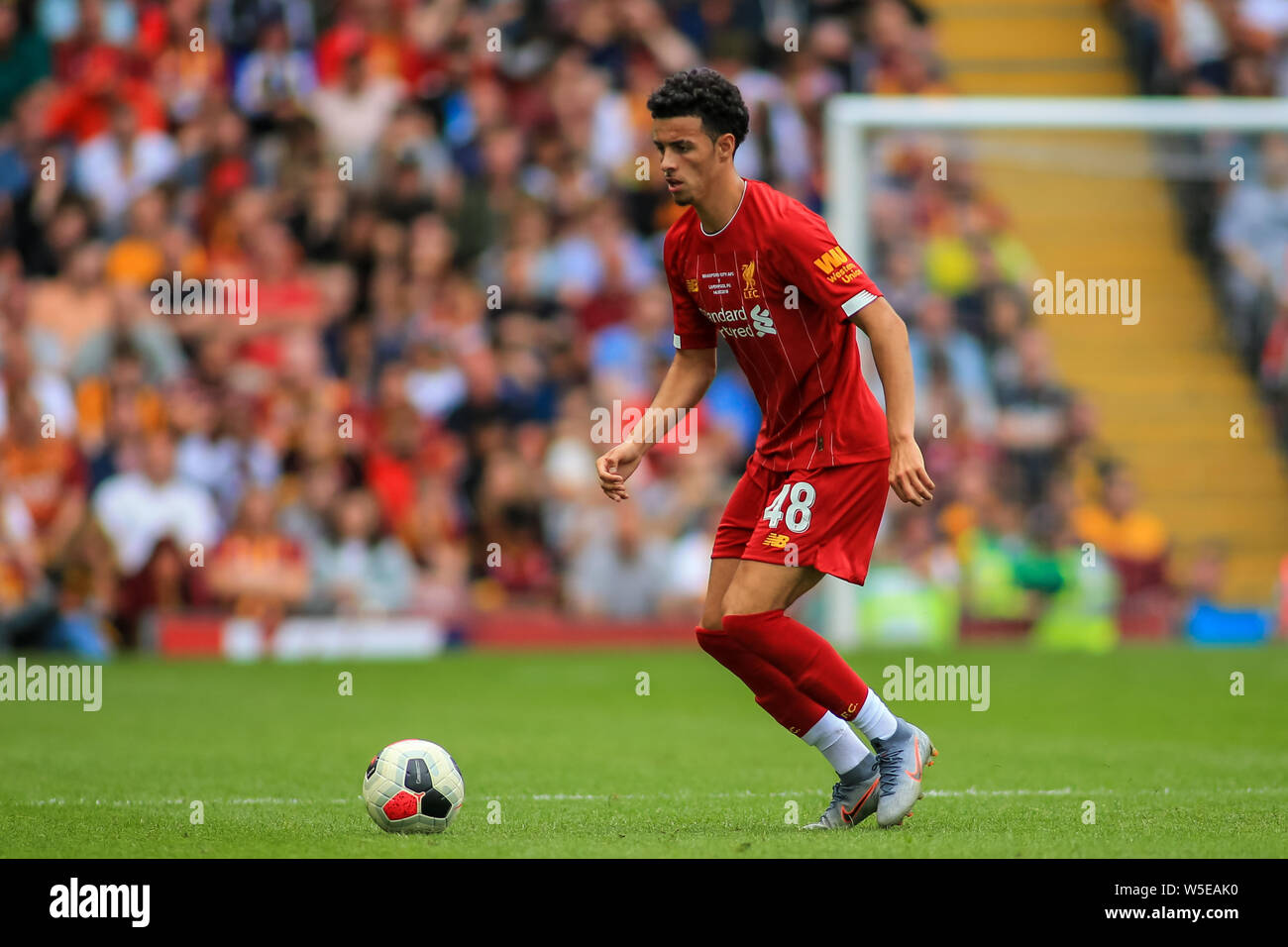 Il 14 luglio 2019, Nord Spot Stadium, Bradford, Inghilterra; Pre-Season amichevole , Bradford City v Liverpool ; Curtis Jones(48) di Liverpool con la sfera Credito: Craig Milner/News immagini English Football League immagini sono soggette a licenza DataCo Foto Stock