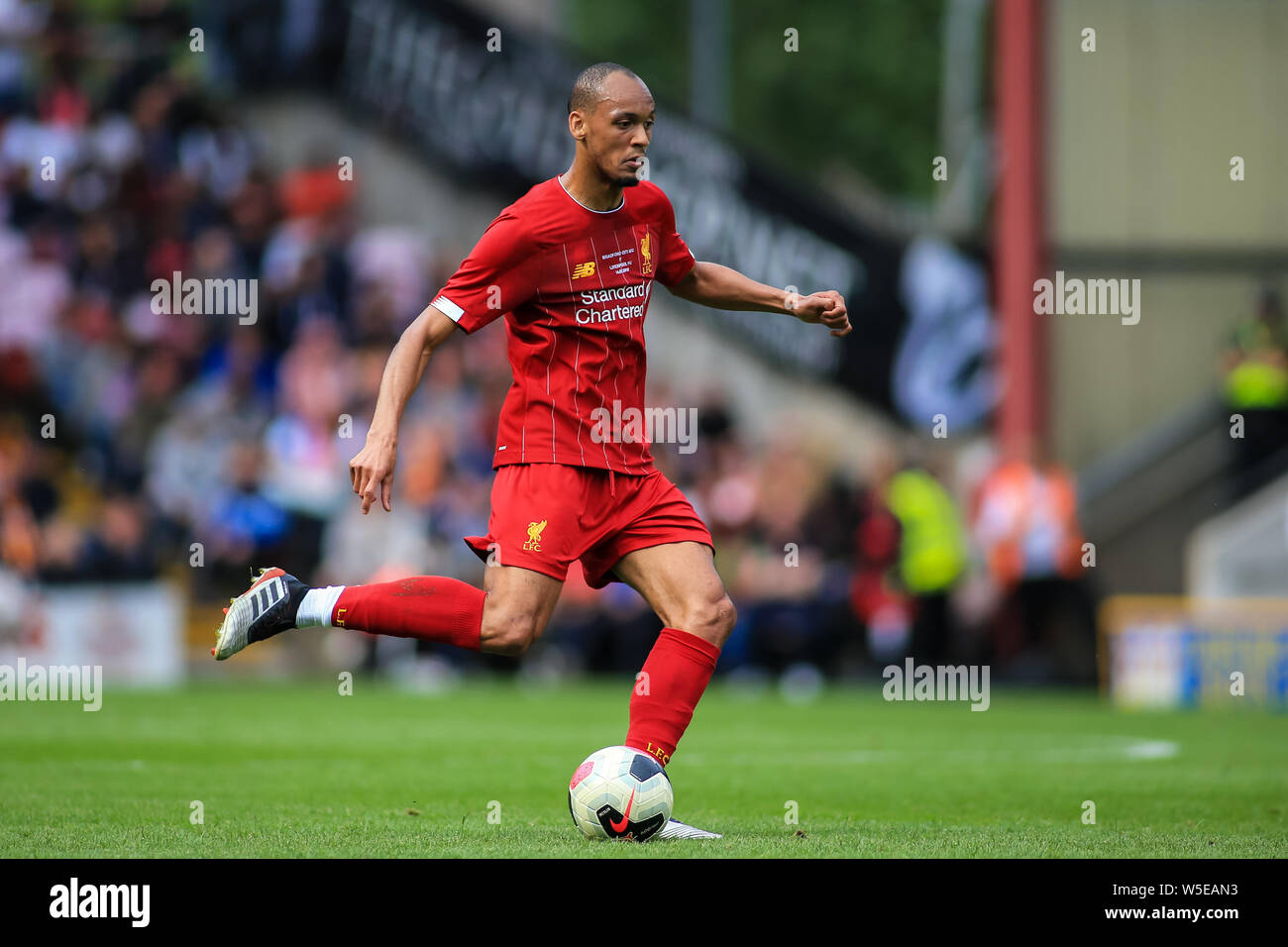 Il 14 luglio 2019, Nord Spot Stadium, Bradford, Inghilterra; Pre-Season amichevole , Bradford City v Liverpool ; Officina Fabinho (03) di Liverpool con la sfera Credito: Craig Milner/News immagini English Football League immagini sono soggette a licenza DataCo Foto Stock