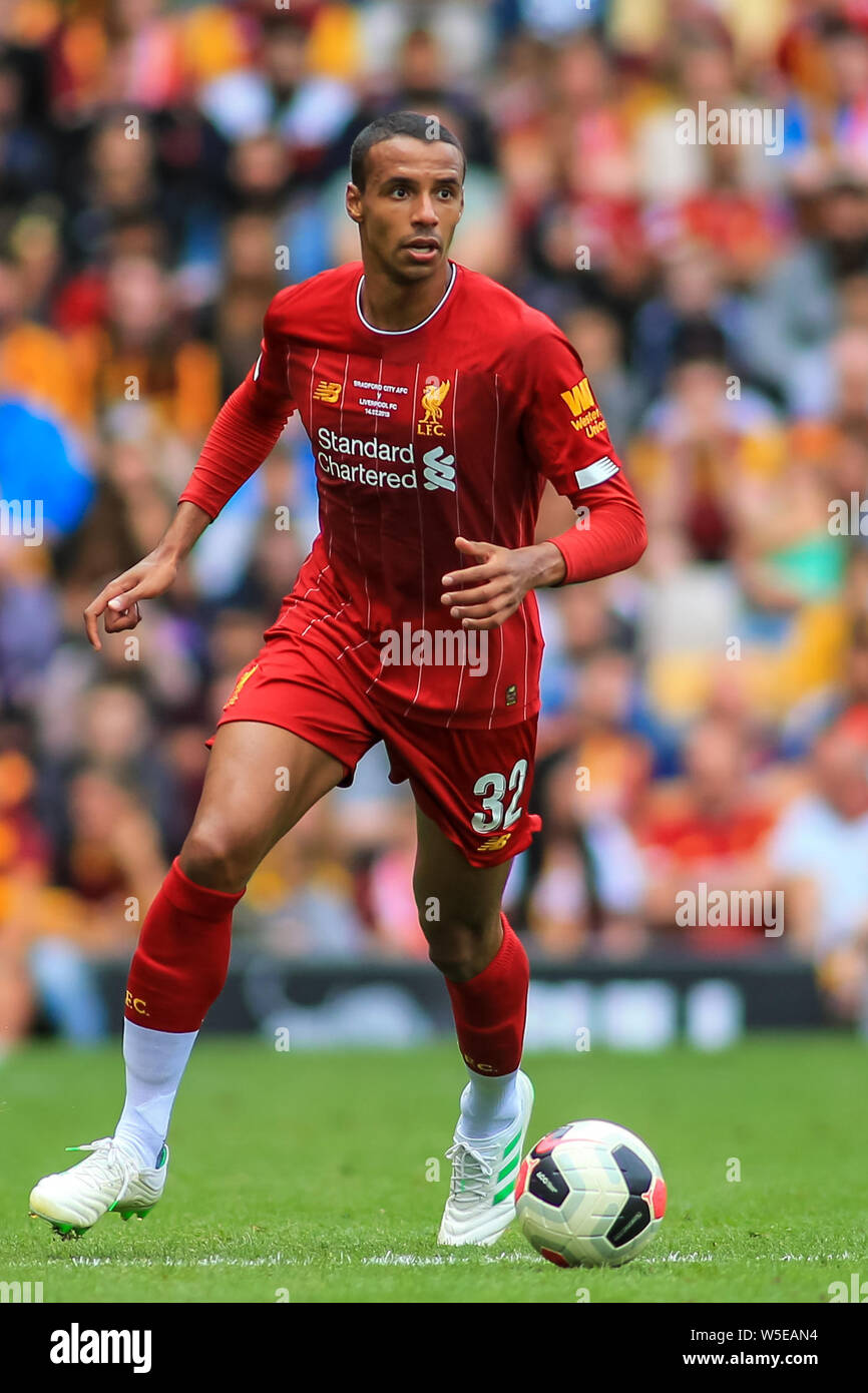 Il 14 luglio 2019, Nord Spot Stadium, Bradford, Inghilterra; Pre-Season amichevole , Bradford City v Liverpool ; Joel Matip (32) di Liverpool durante il gioco Credito: Craig Milner/News immagini English Football League immagini sono soggette a licenza DataCo Foto Stock