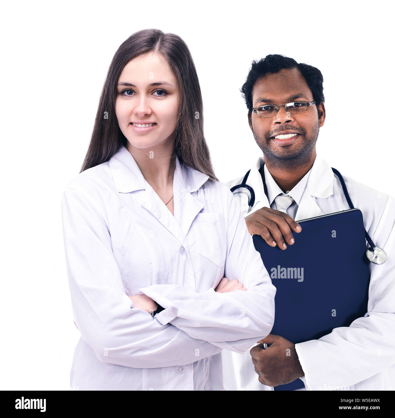 Ragazza medico vmese con il suo assistente a sorridere a sfondo Beom Foto Stock