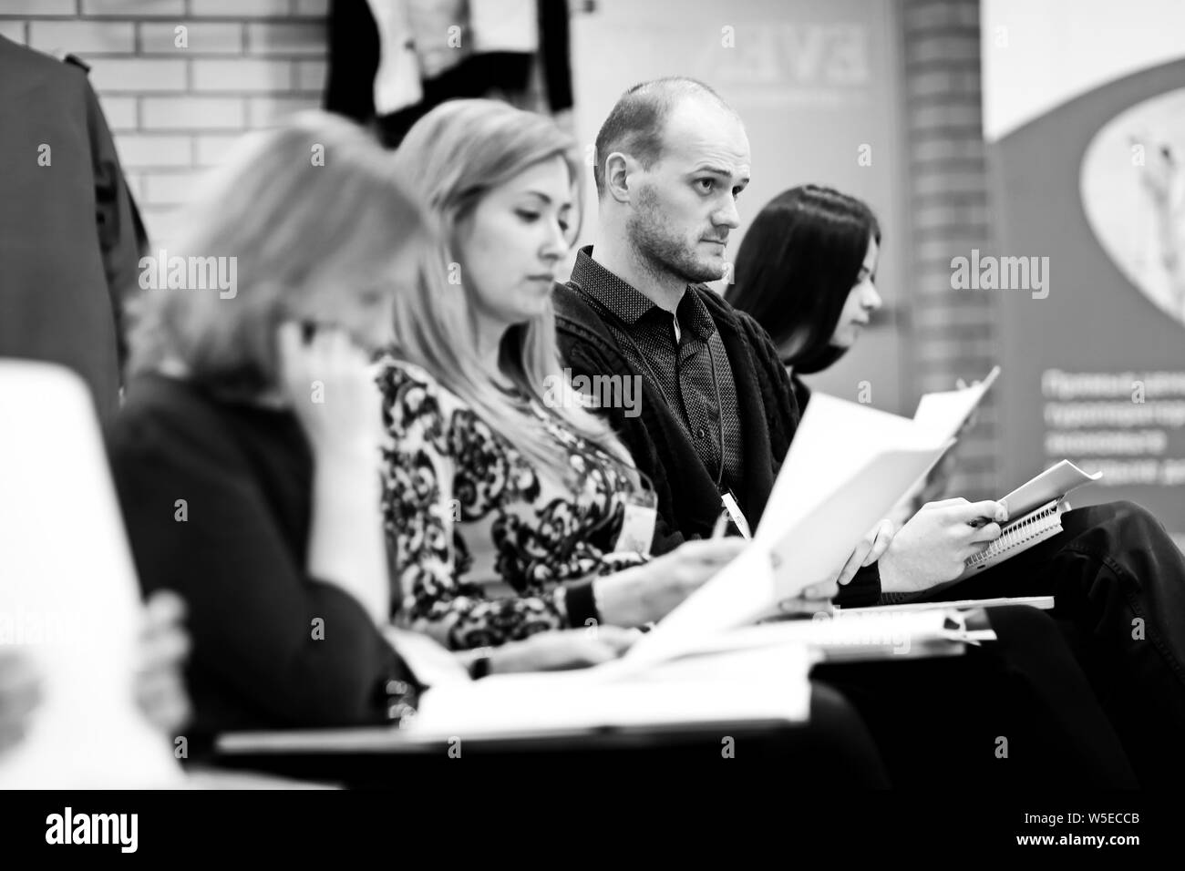 Close up.I partecipanti al seminario nella sala conferenze.business e istruzione Foto Stock