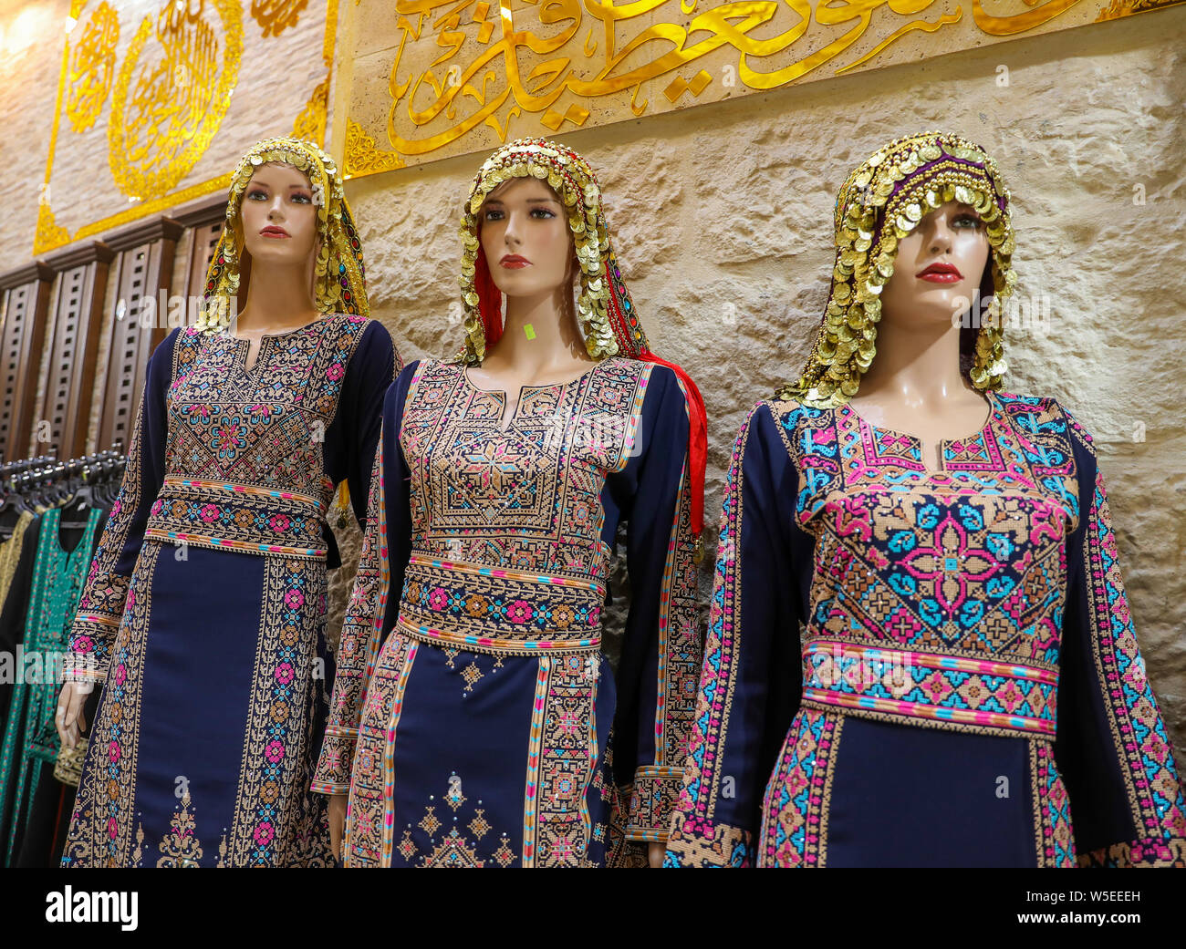 Vestito arabo immagini e fotografie stock ad alta risoluzione - Alamy