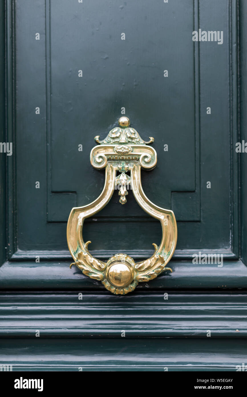 Porta elegante e respingente a Parigi, Francia Foto Stock