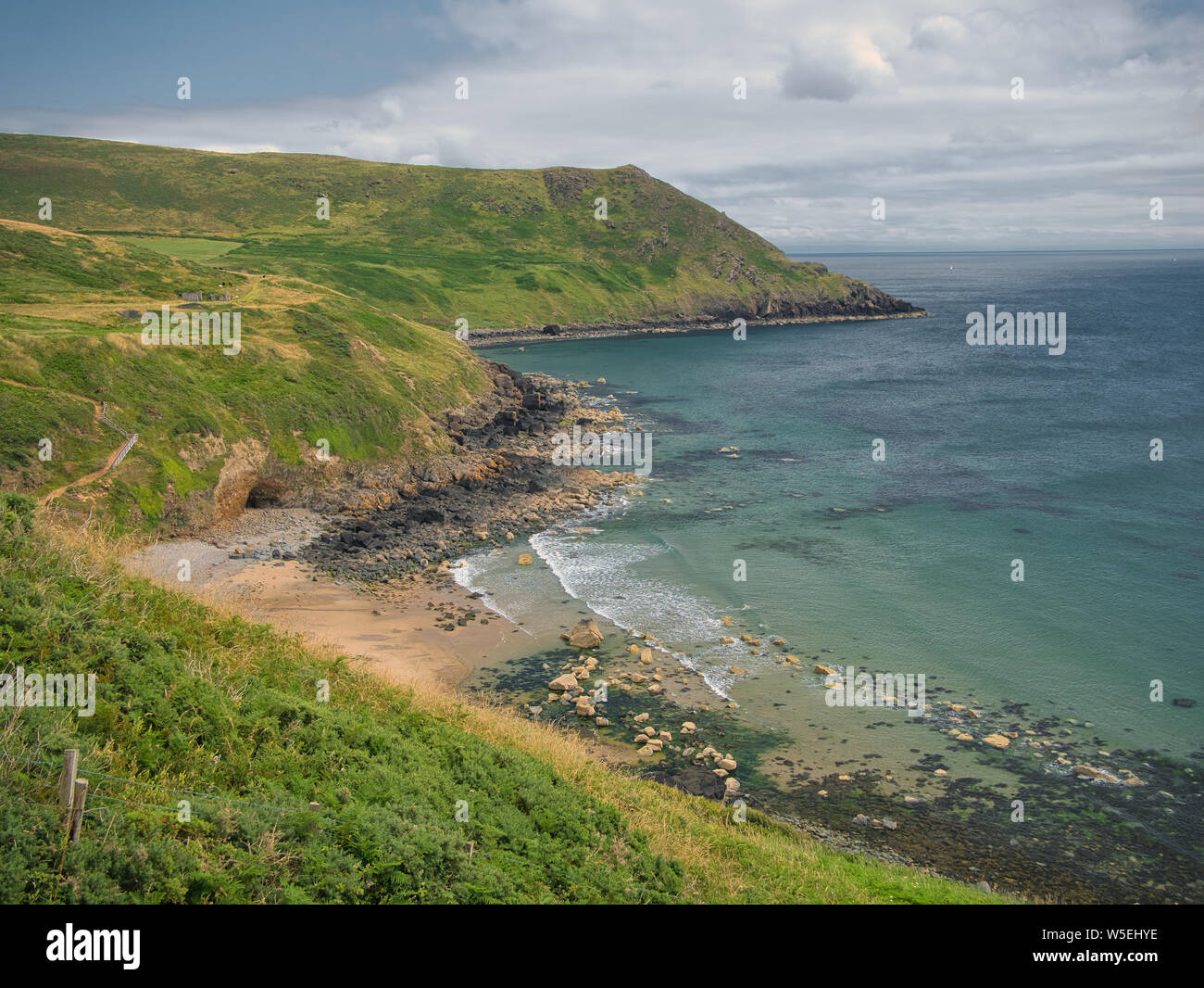 Costa al Porth Ysgo sulla costa del Galles percorso sulla penisola di Llyn, Gwynedd, Wales, Regno Unito Foto Stock
