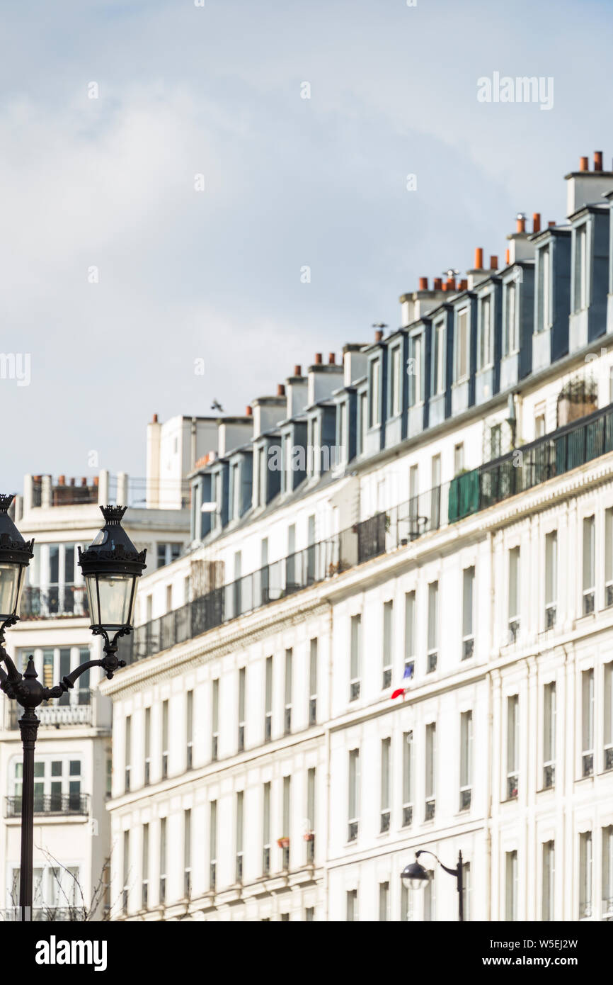 White Haussmann edifici appartamento nel quartiere del Marais, Parigi Foto Stock