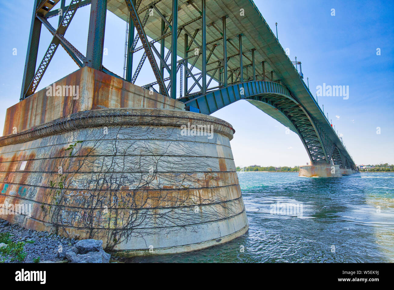 Un internazionali di pace e di ponte tra il Canada e gli Stati Uniti all'estremità est del Lago Erie Foto Stock