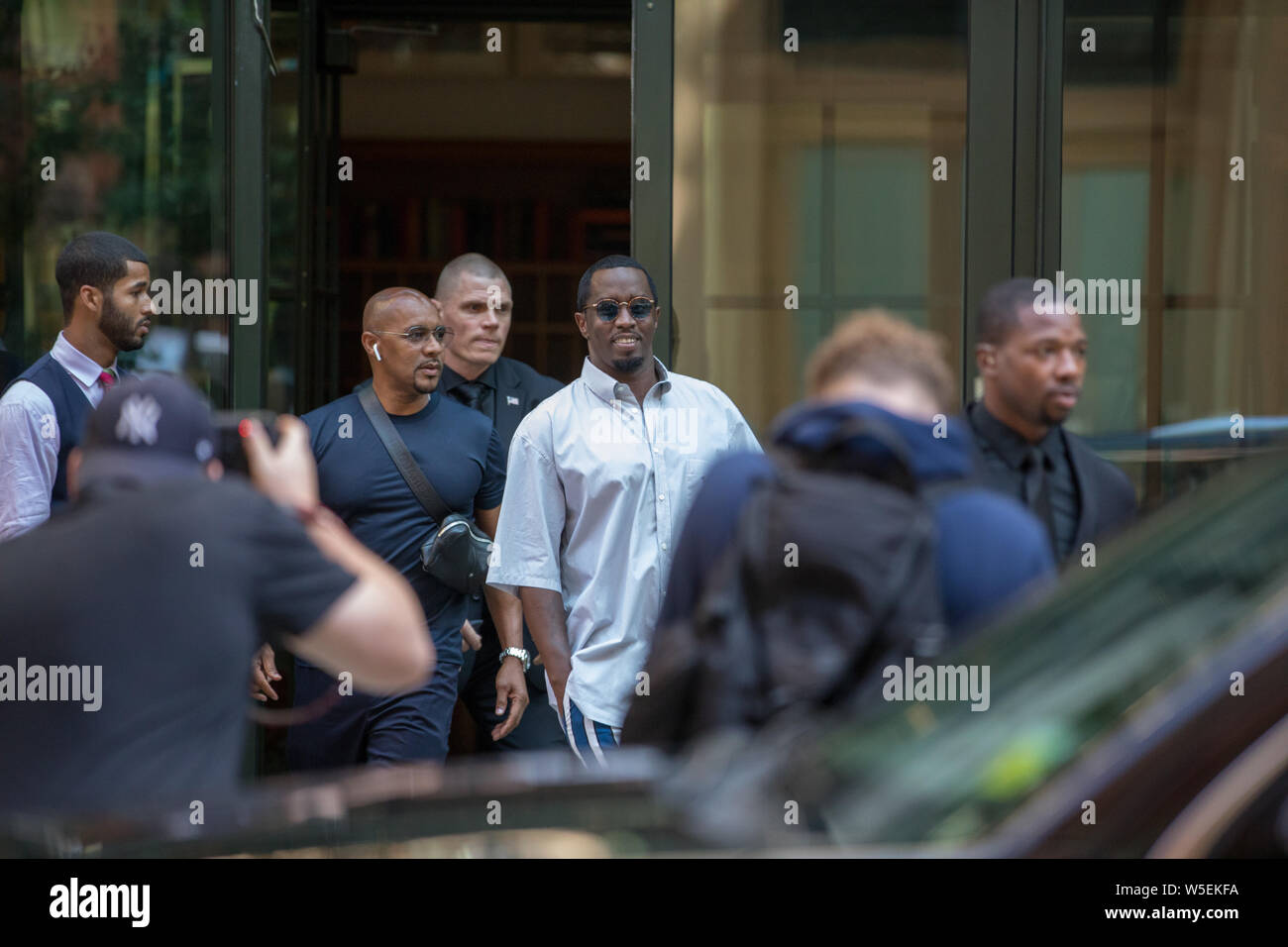 Noi la star del Rap e Business miliardario Mogul Sean 'P Diddy' pettini in uscita un elegante SoHo NYC Hotel nel luglio 2019 Foto Stock